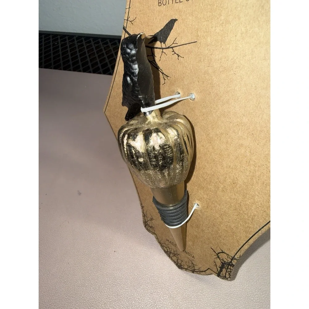 Hallow's Eve Halloween Bottle Stopper Crow on Gold Pumpkin‎ Wine Bar Decor